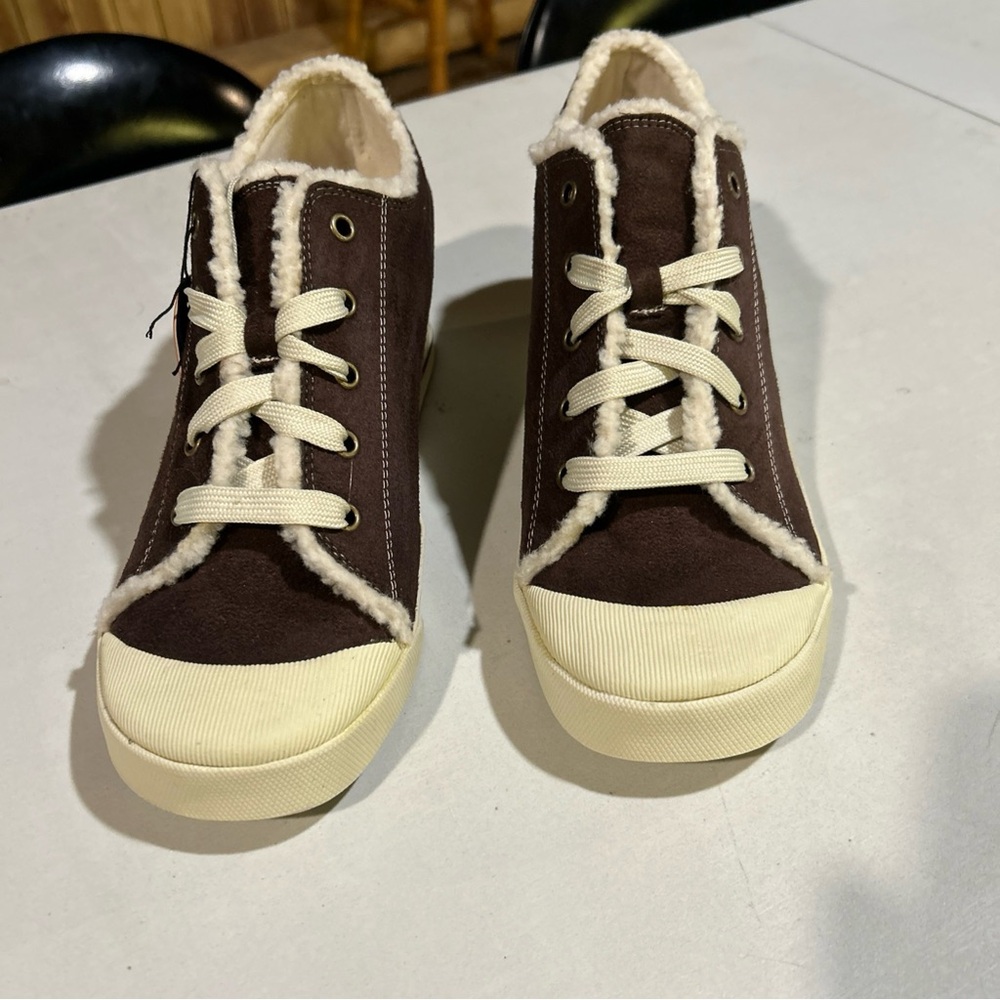 Women’s Size 11 American Eagle Wedge Sneakers